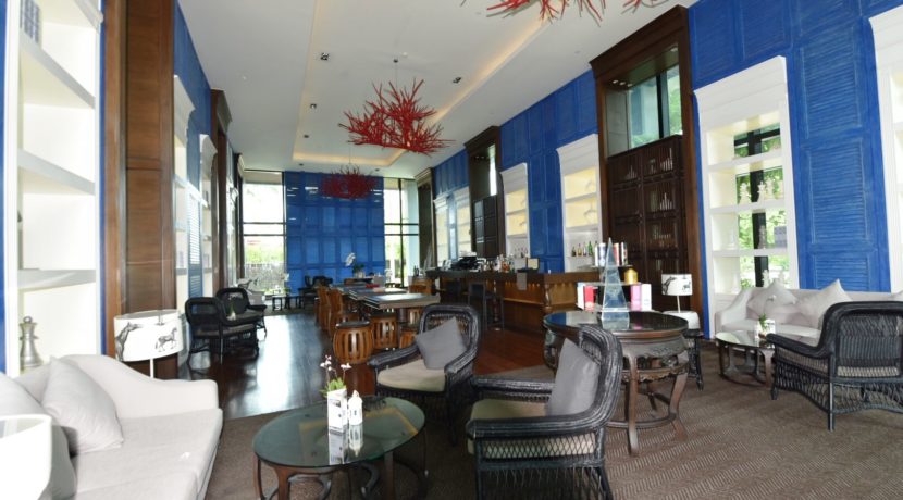 90 Amari Resort lobby bar
