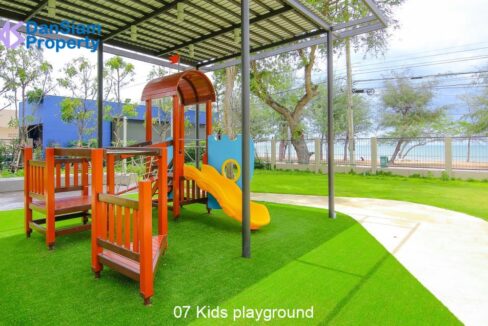 07 Kids playground