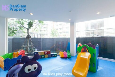 04 Kids play room
