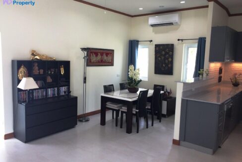 20 Dining area next to kitchen 8