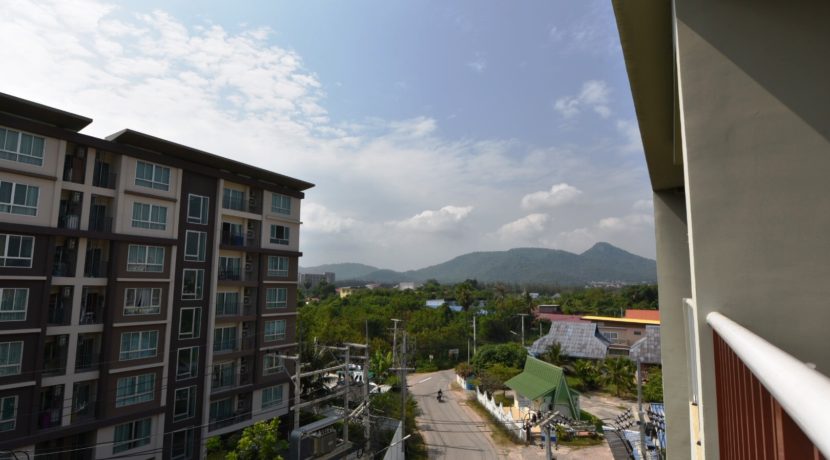 12 Balcony with mountain view