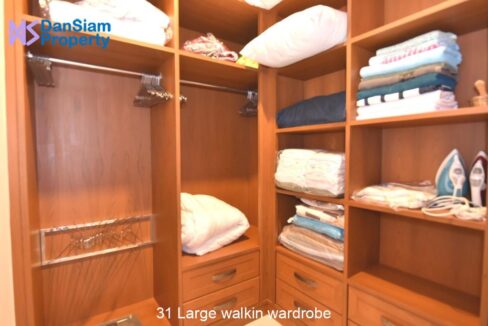 31 Large walkin wardrobe