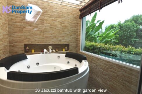 36 Jacuzzi bathtub with garden view