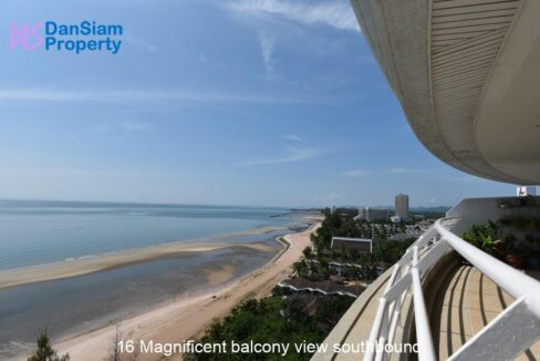 16 Magnificent balcony view southbound
