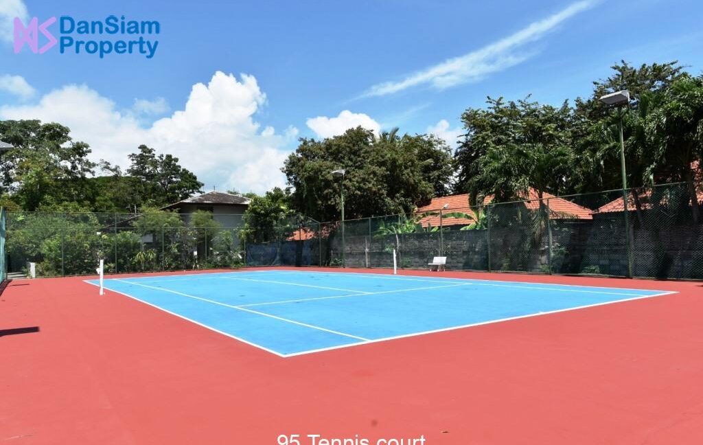 95 Tennis court