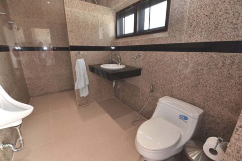 65 Ensuite bathroom#3