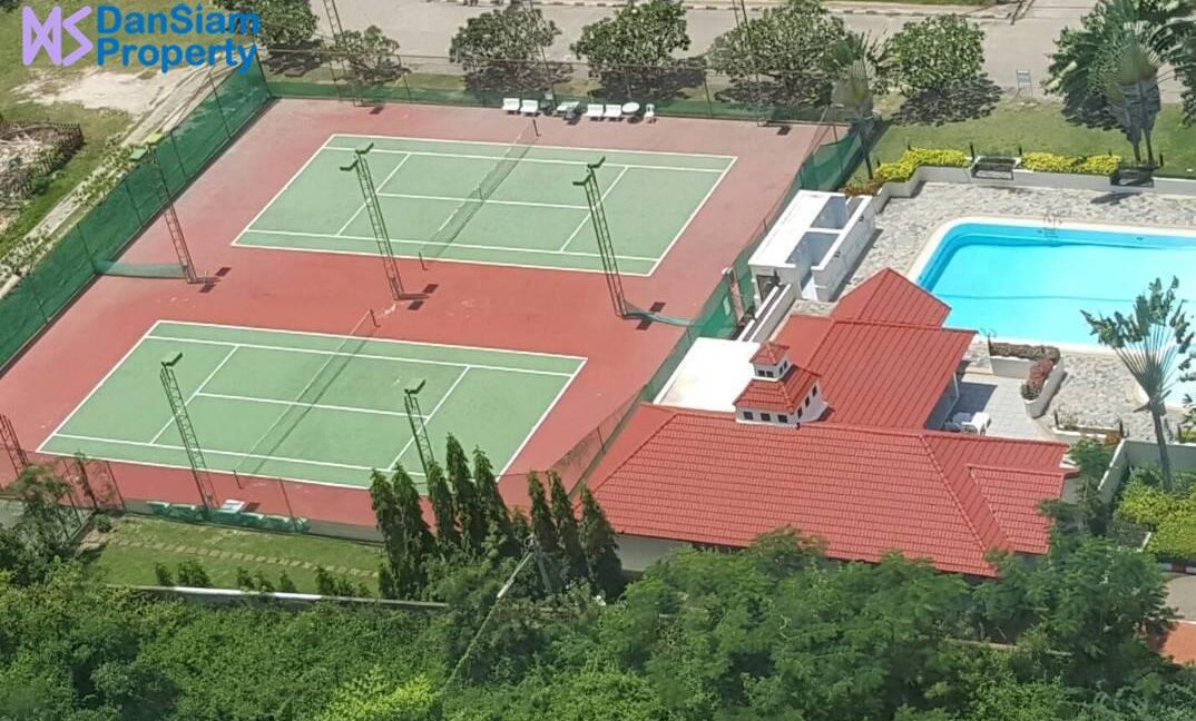 05 Tennis courts