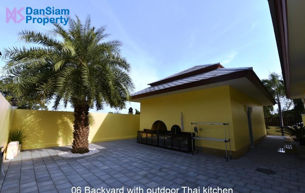 06 Backyard with outdoor Thai kitchen