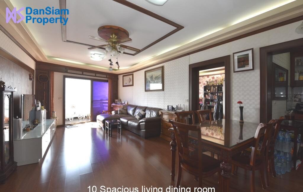 10 Spacious living dining room