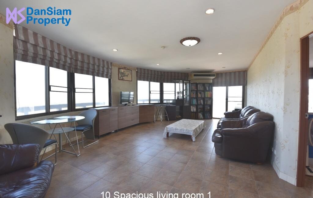 10 Spacious living room 1