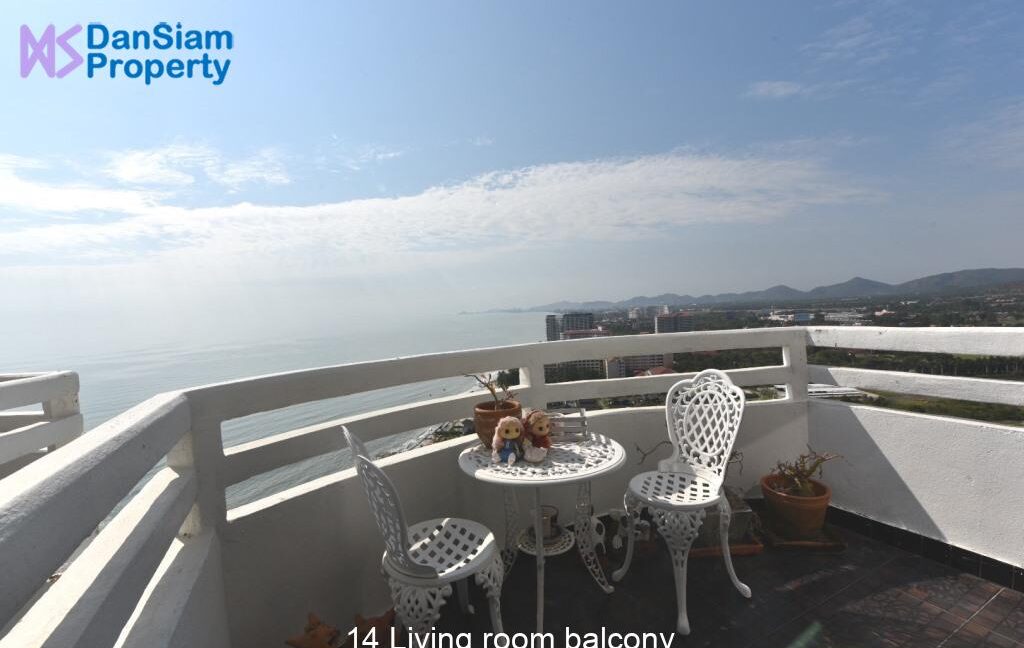 14 Living room balcony