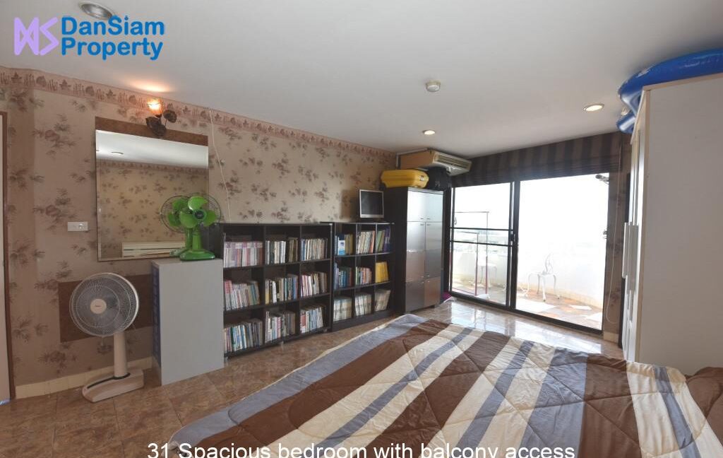 31 Spacious bedroom with balcony access