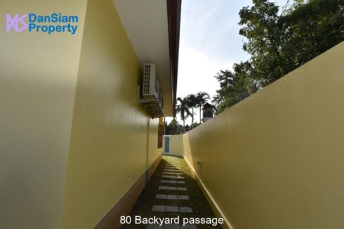 80 Backyard passage