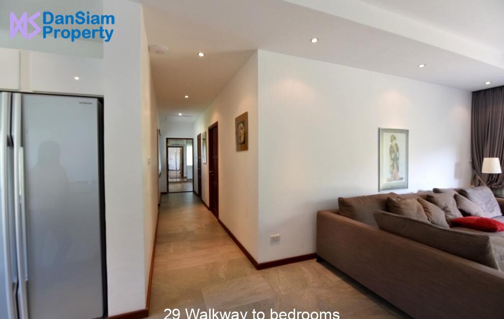 29 Walkway to bedrooms