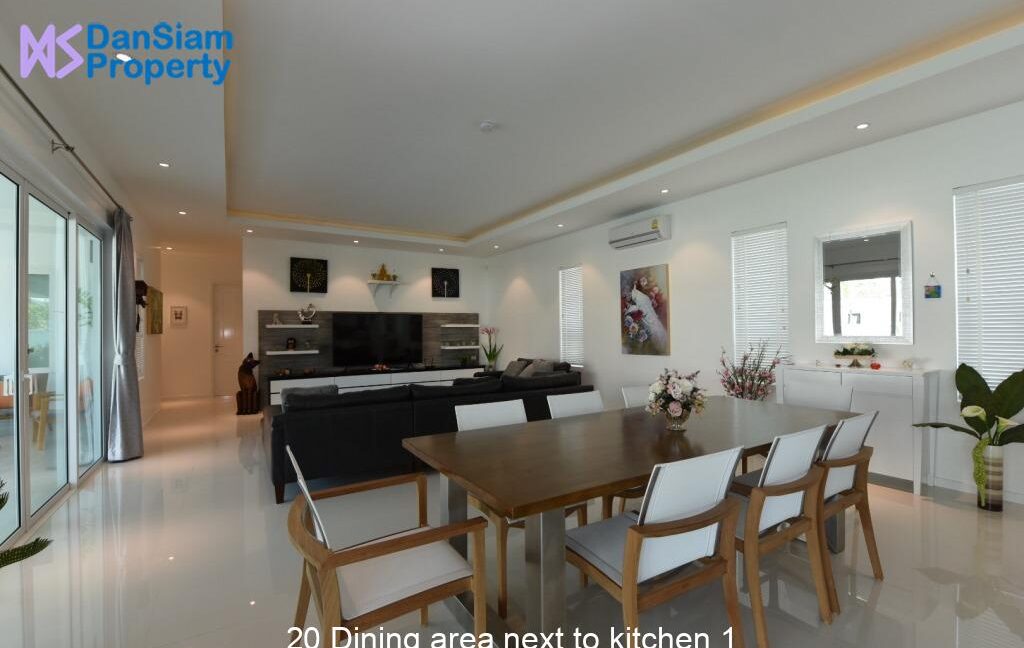 20 Dining area next to kitchen 1