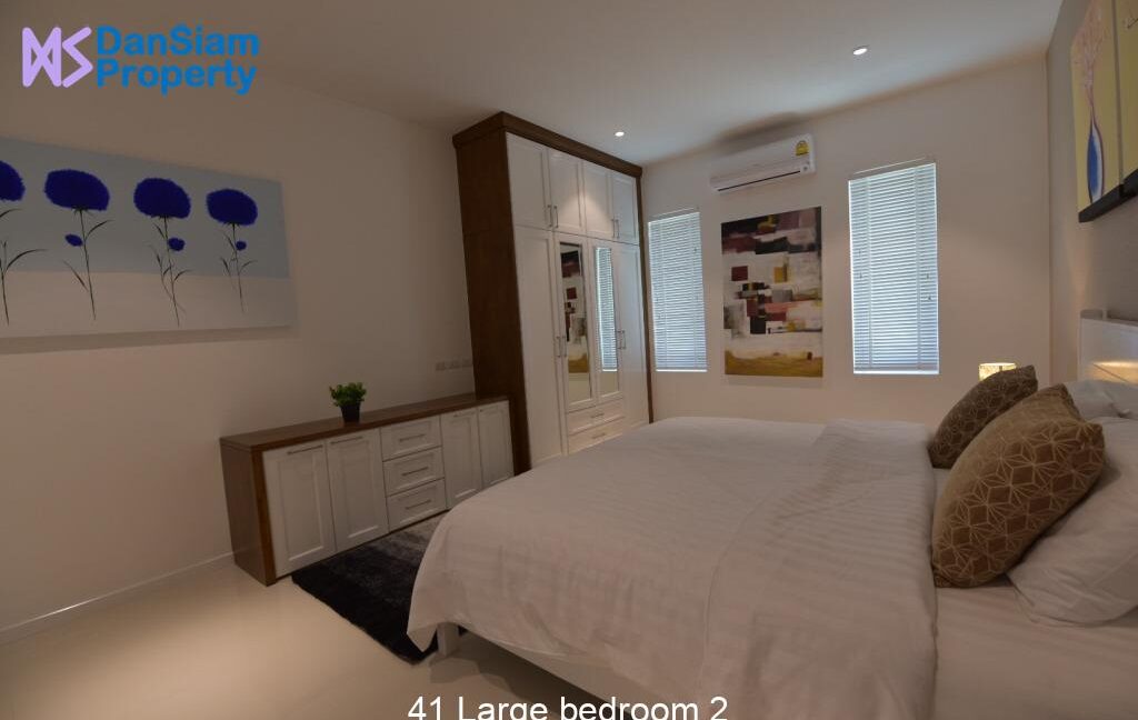 41 Large bedroom 2