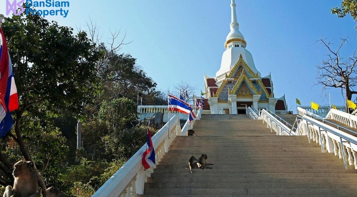 94 Wat Khao Takiab