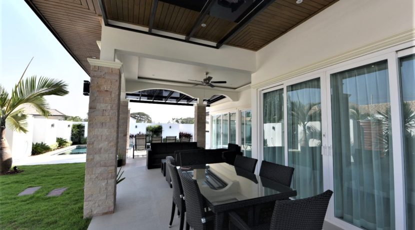 05C Fully furnished covered patio