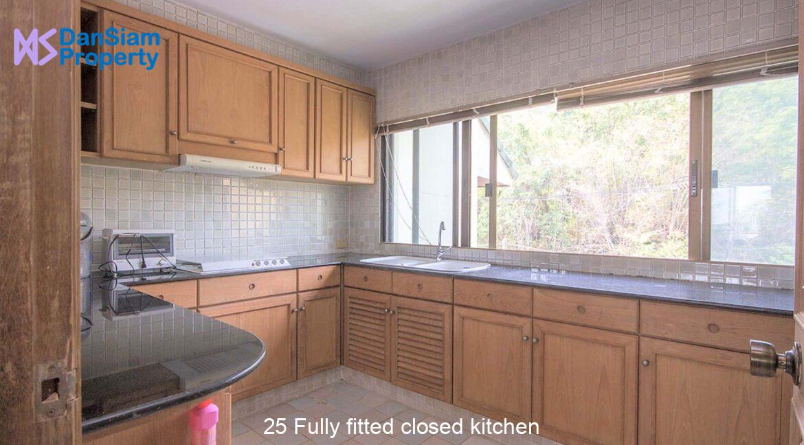 25 Fully fitted closed kitchen