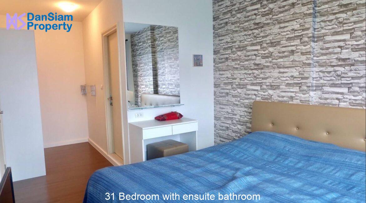 31 Bedroom with ensuite bathroom