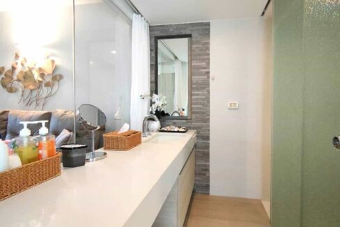 35 Ensuite bathroom