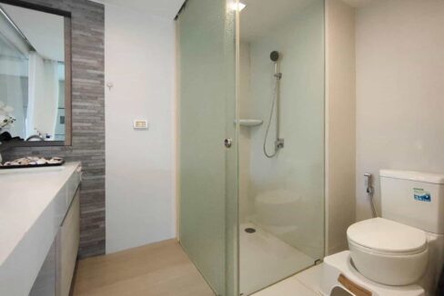 36 Ensuite bathroom