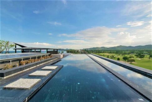 83B Rooftop pool