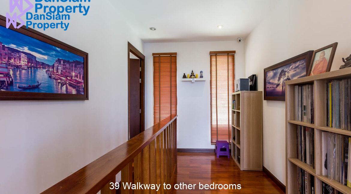 39 Walkway to other bedrooms