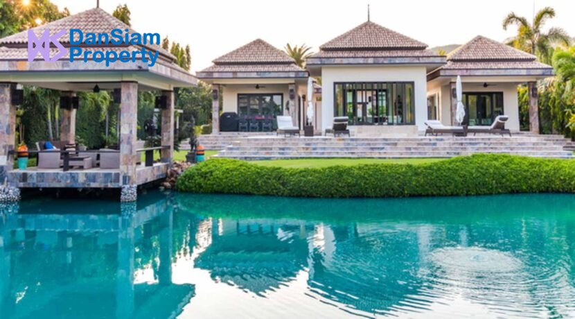 02 Luxury Bali-style pool villa