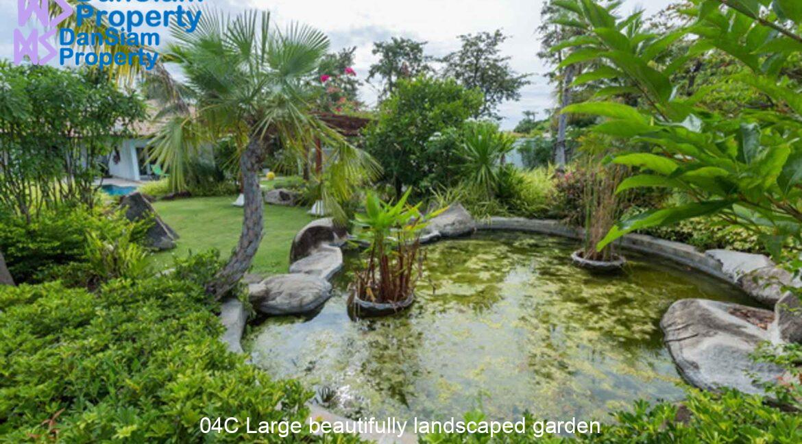 04C Large beautifully landscaped garden