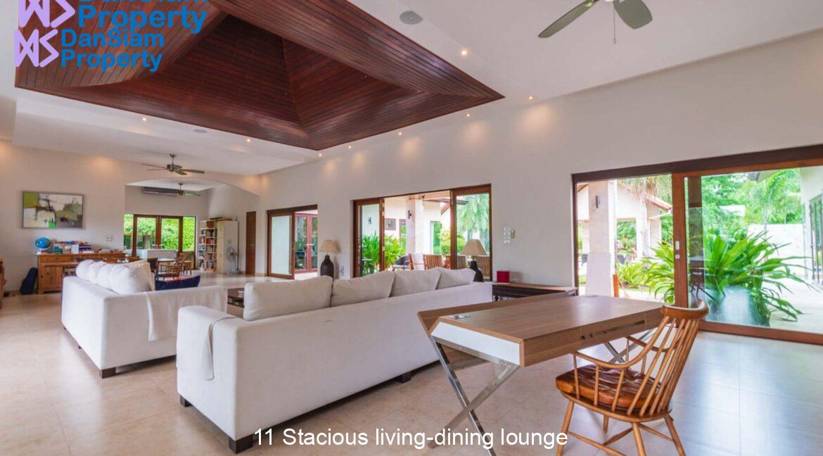 11 Stacious living-dining lounge