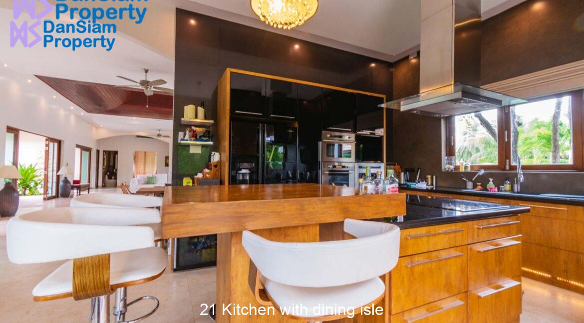 21 Kitchen with dining isle