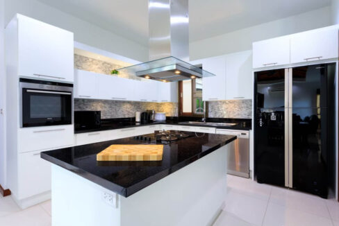 25 Fully fitted modern kitchen