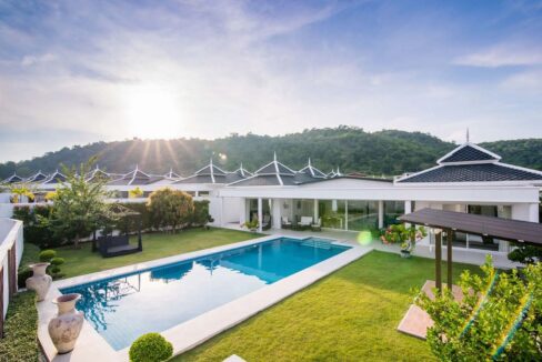 02 Exceptional pool villa