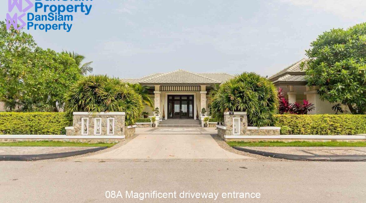 08A Magnificent driveway entrance