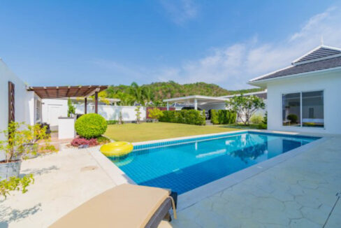02 Falcon Hill pool villa