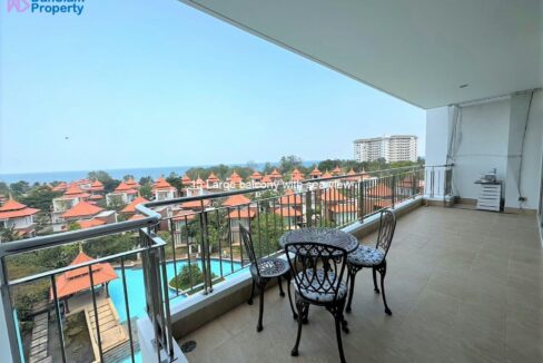15 Large balcony with sea view