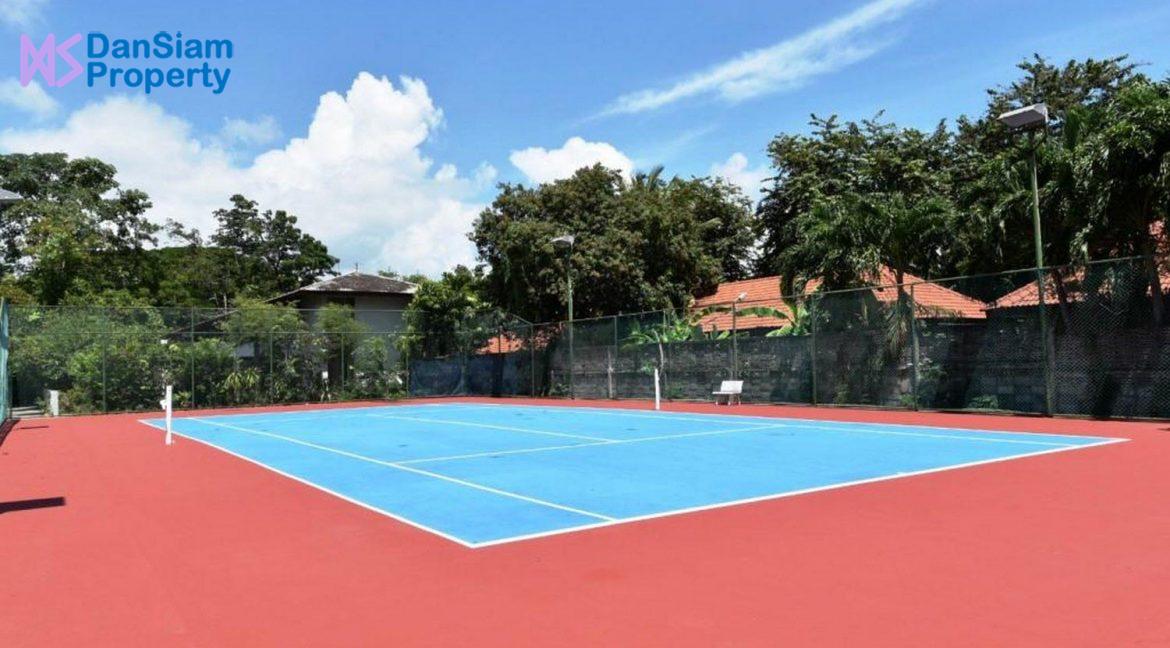 85 Tennis court