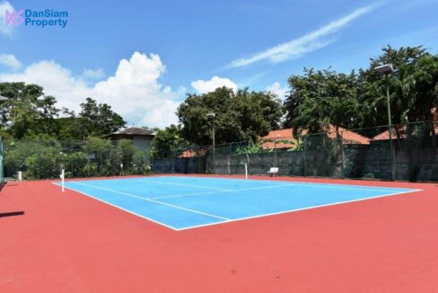 85 Tennis court