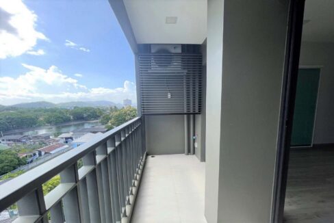 12 Large balcony with view