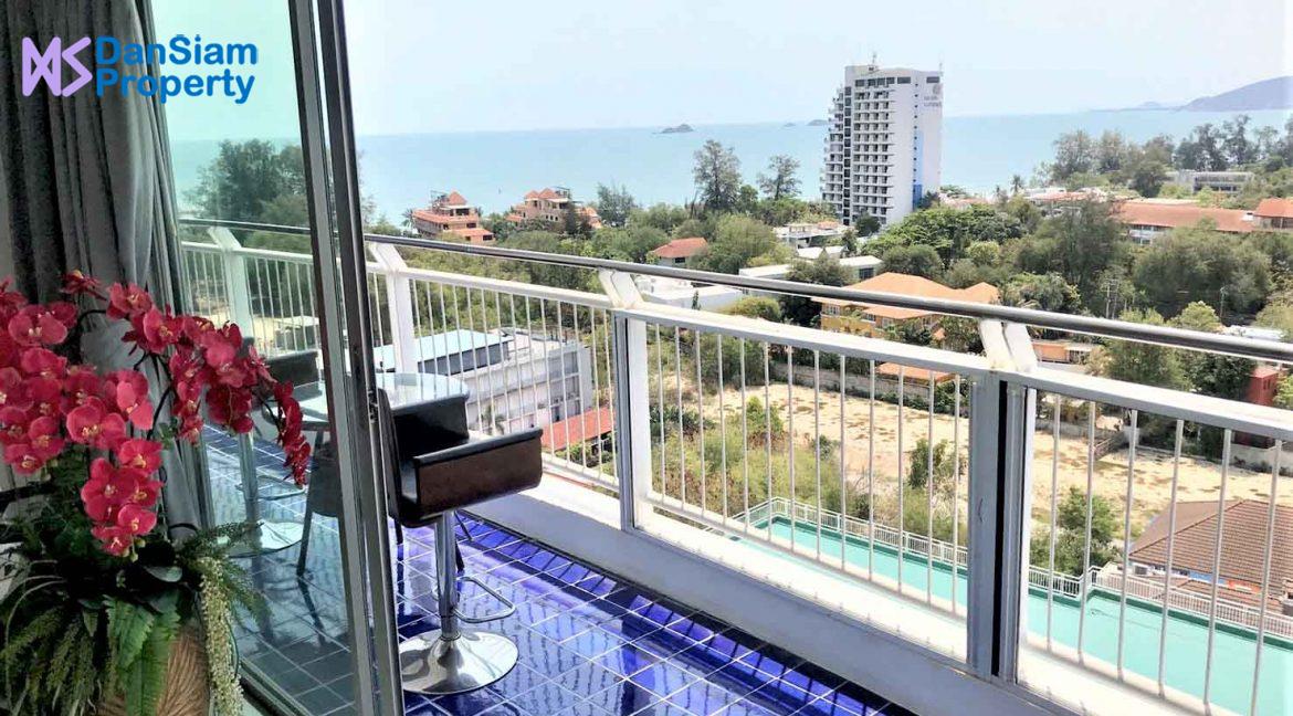 17 Large balcony with stunning sea view