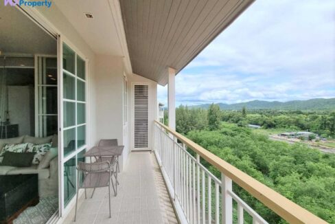 15 Large balcony with views