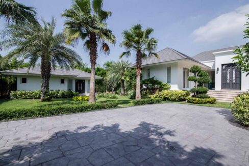 01 Luxurious Baan Ing Phu villa