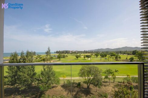 16 Balcony with view to Golf couse