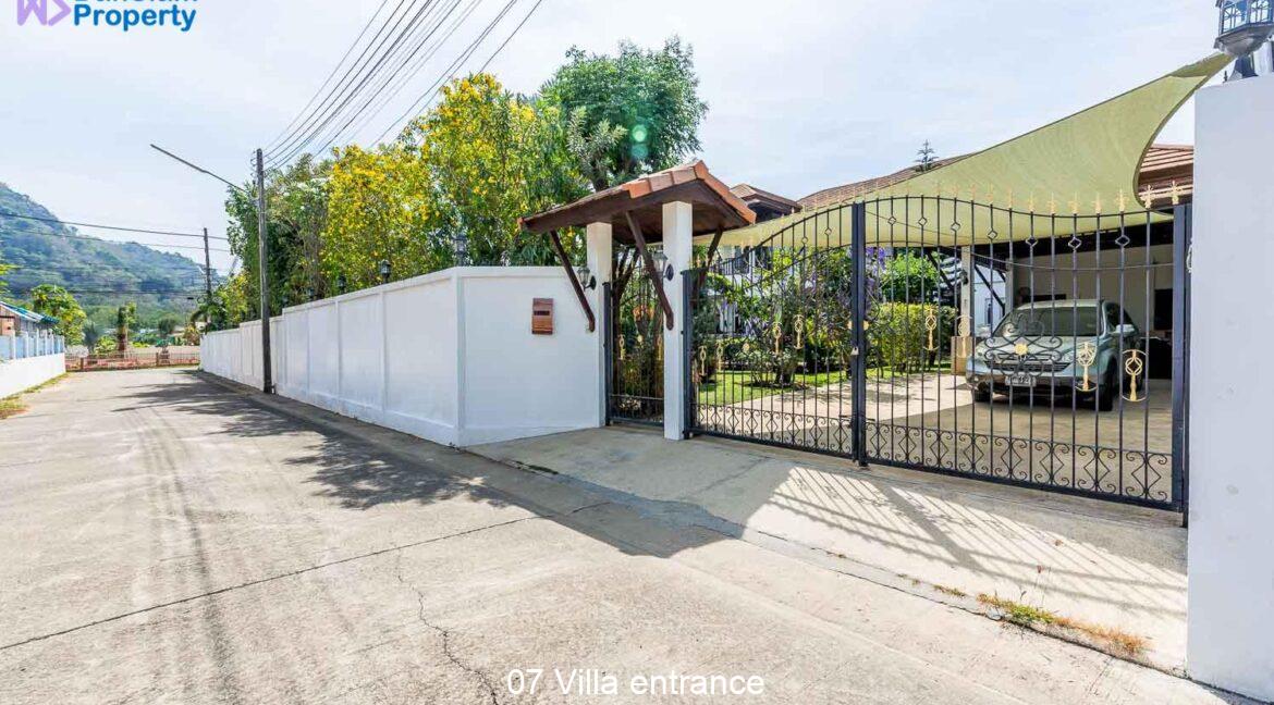 07 Villa entrance