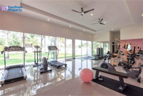 86 Palm Villas fitness room