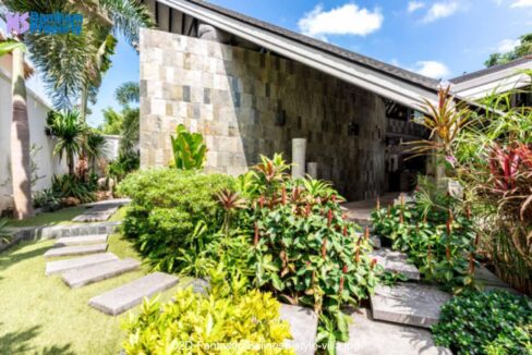02D-Fantastic-Balinese-style-villa.jpg