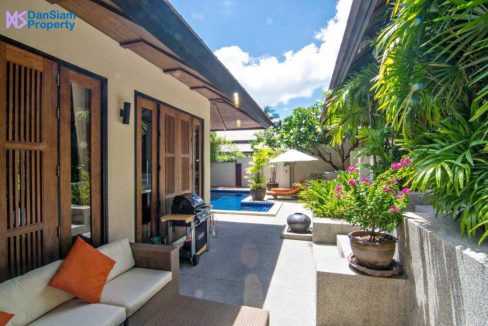 03-Balinese-style-pool-vills.jpg