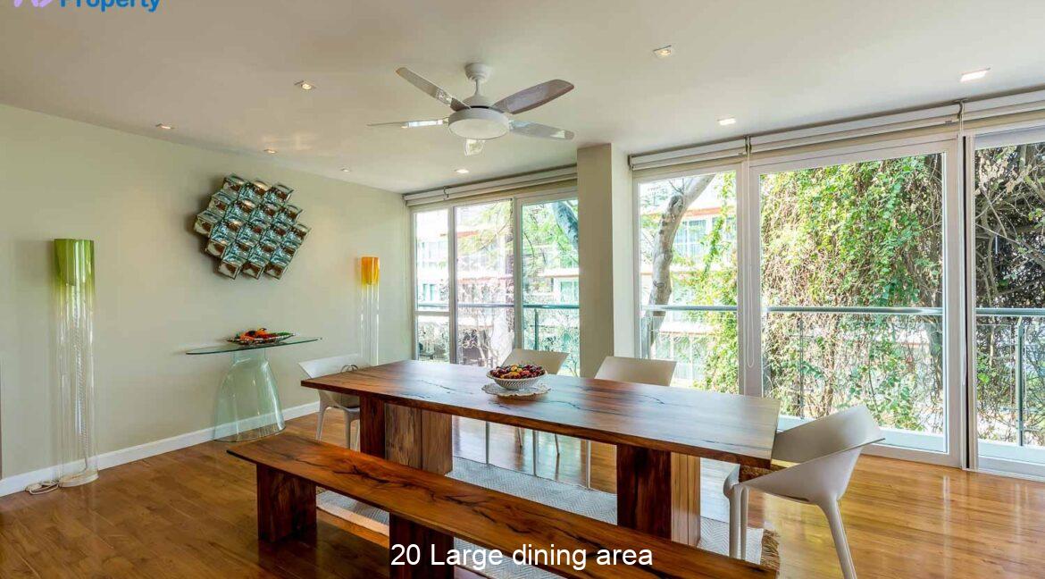 20 Large dining area
