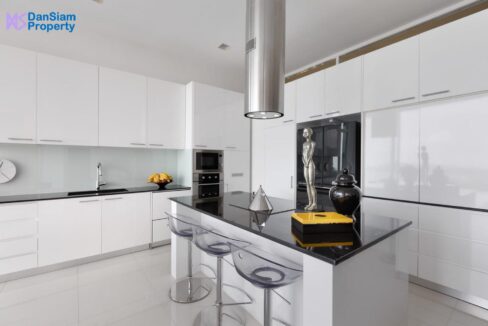 25-Fully-fitted-modern-design-kitchen-1.jpg